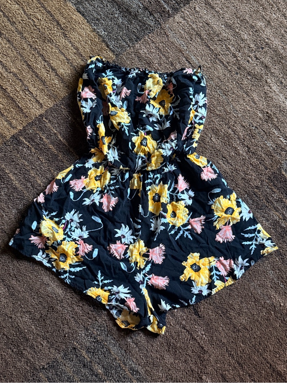 Womans Black Floral Strapless Romper with Yellow & Pink Flowers size8)fits small